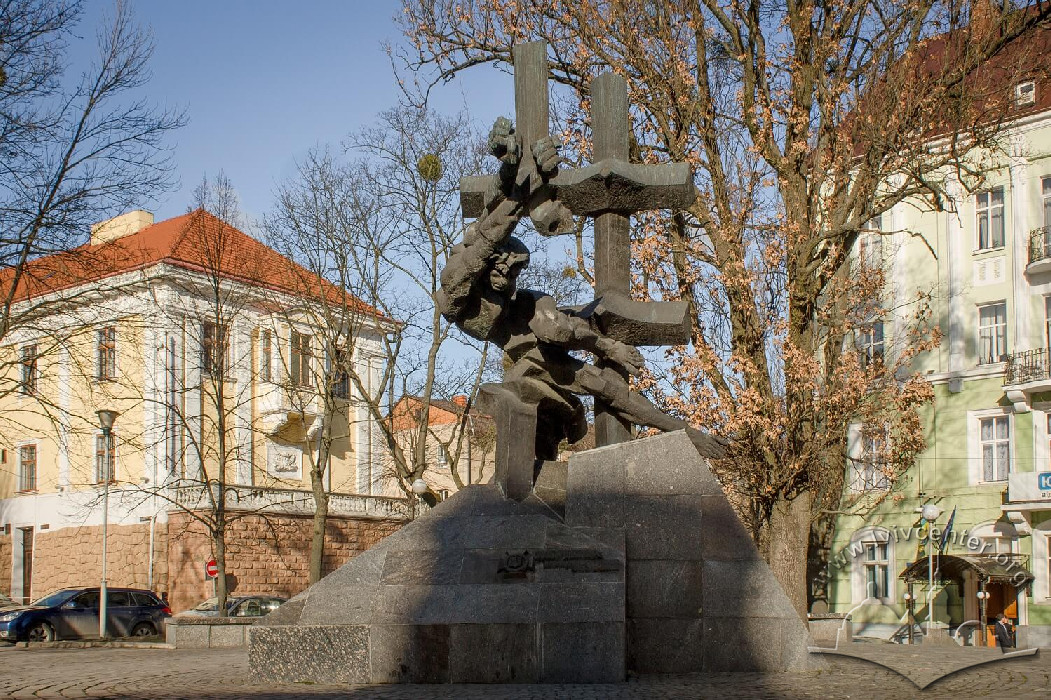 Пам'ятник жертвам комуністичних злочинів у Львові