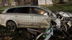 Авто відкинуло на дитячий майданчик, постраждали підлітки: у Харкові – ДТП