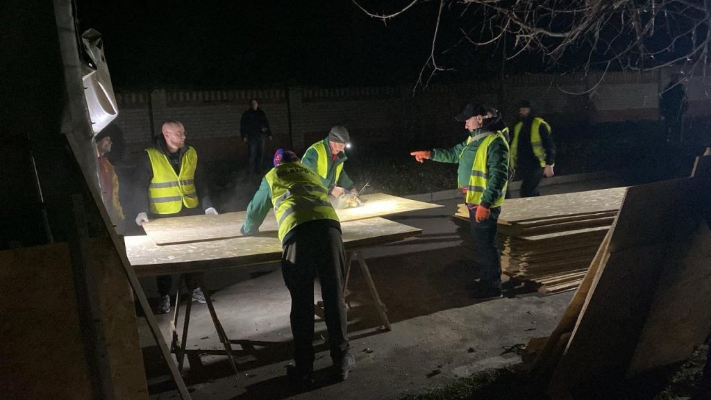 Коммунальщики ликвидируют последствия обстрелов 24 ноября 2025