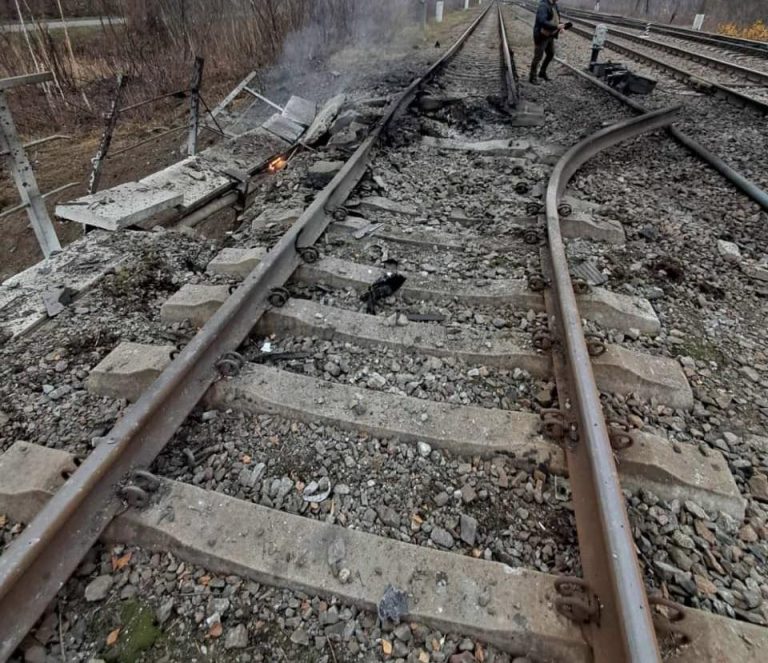 Удар по железной дороге на Харьковщине: к чему стремится враг, объяснил Кулеба