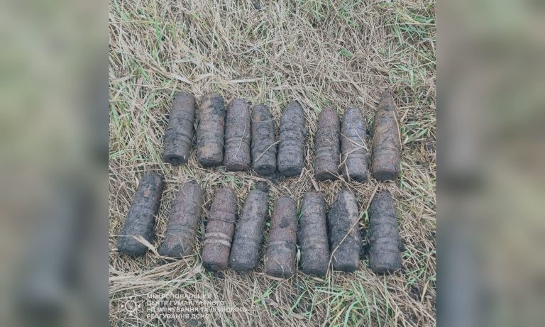 Снаряды времен Второй мировой войны нашли в поле на Харьковщине (фото)