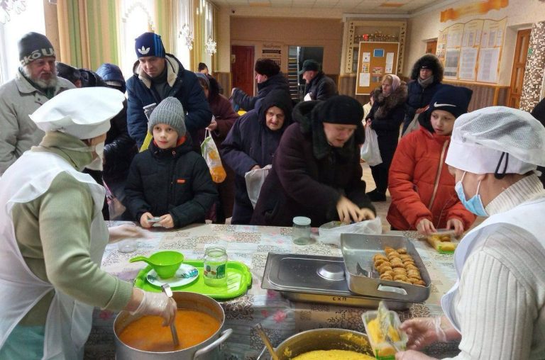 Где выдают бесплатные горячие обеды в Харькове: адреса