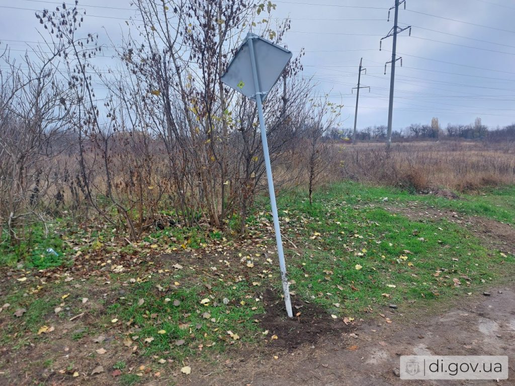 дорожные знаки повредили под Харьковом