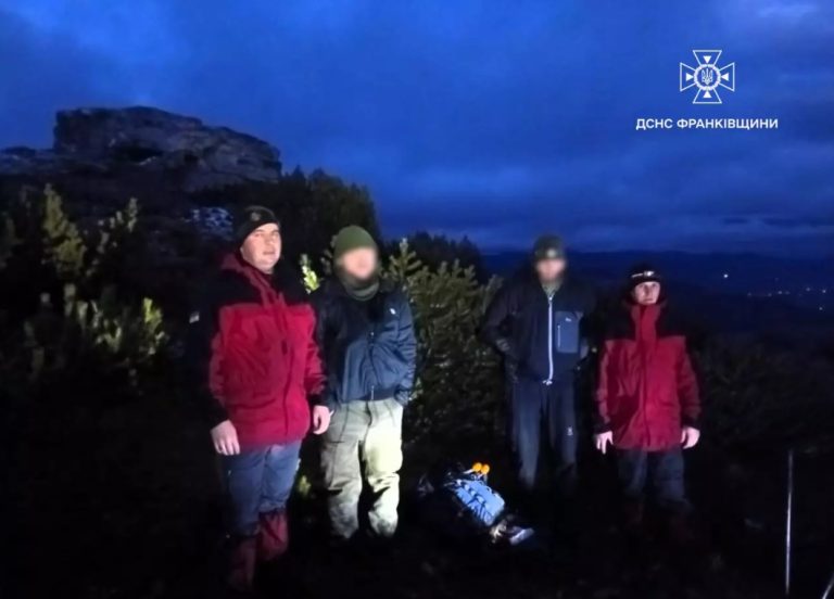 В Карпатах заблудились харьковчанин и его коллега: их спасли ГСЧСники