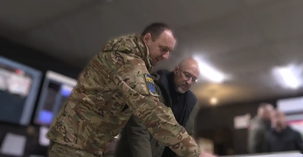 Министр обороны побывал на Харьковщине: говорил с защитниками Волчанска 📹