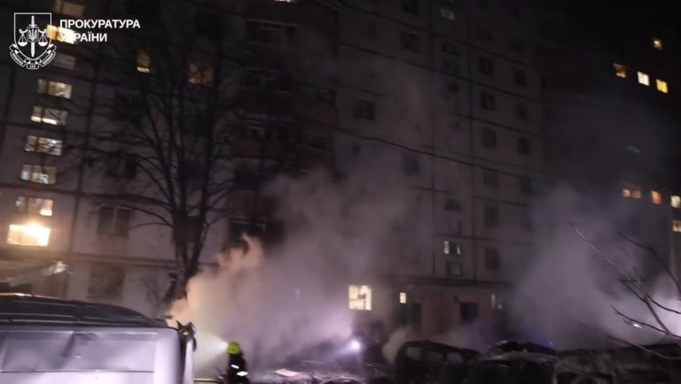 Розбиті будинки та супермаркет – відео з місць нічних “прильотів” у Харкові