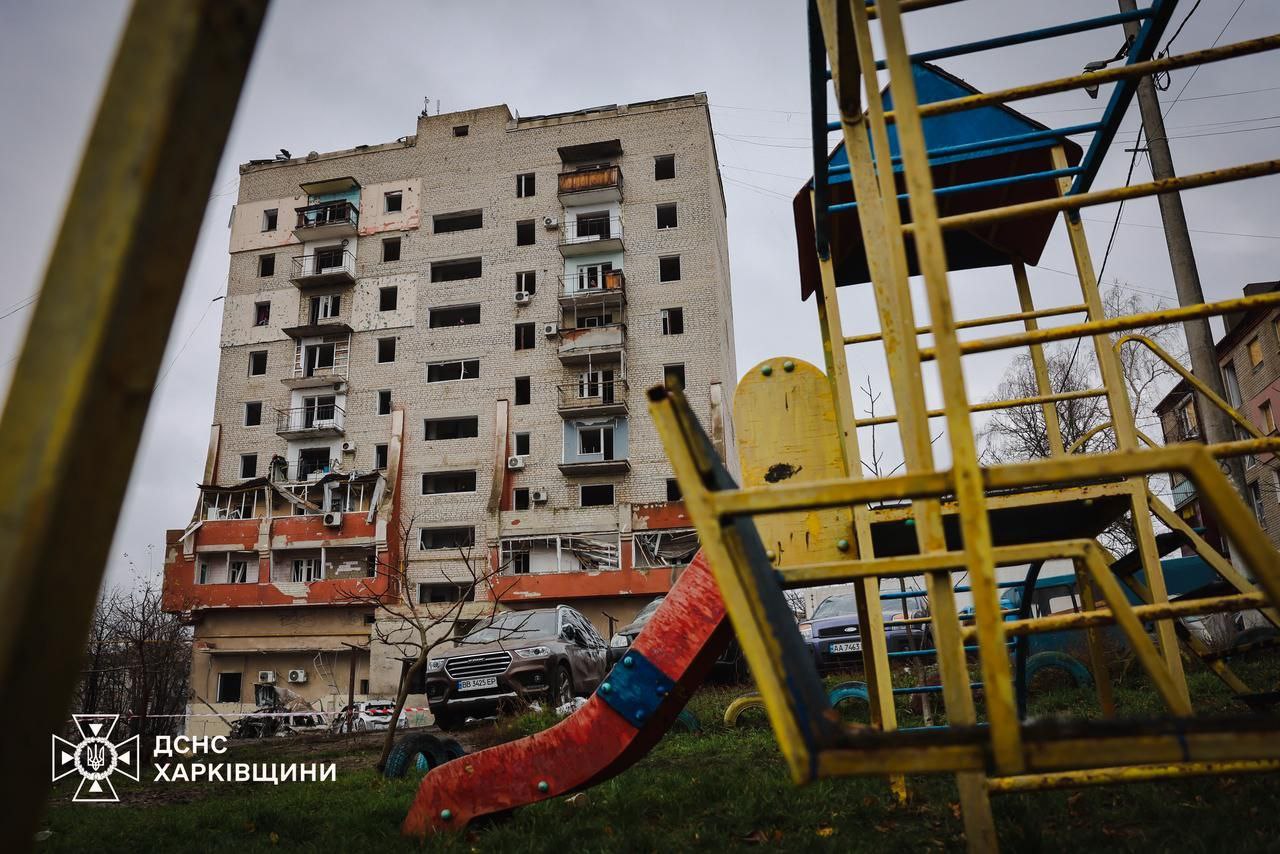 Последствия «прилетов» ракет убирали в Балаклее на Харьковщине (фото, видео)