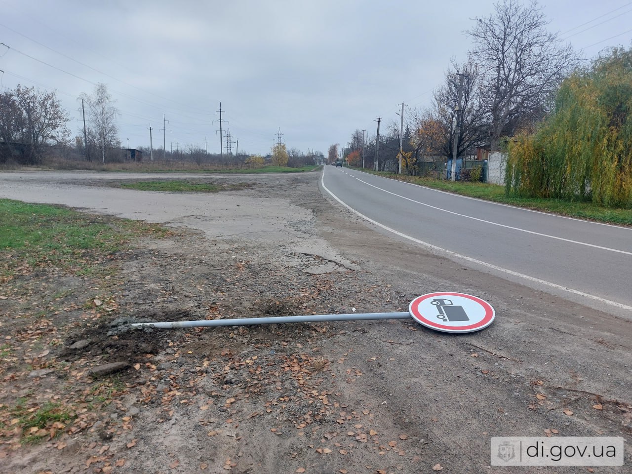 Нові дорожні знаки пошкодили під Харковом: Задоренко звернувся до жителів