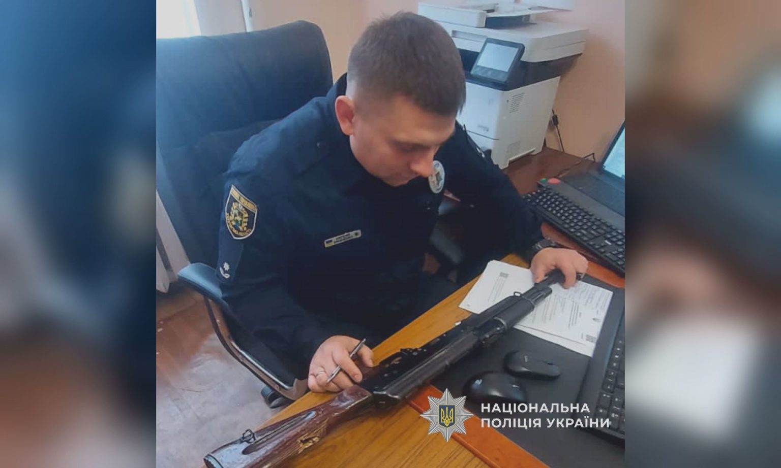 Ружья, автоматы и винтовки: зачем харьковчане несут в полицию оружие