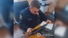 Рушниці, автомати і гвинтівки: навіщо харків’яни несуть до поліції зброю