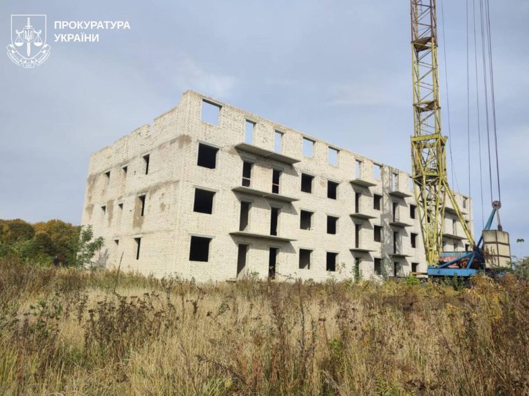 На берегу реки в Харькове хотели построить дом: как помешала прокуратура