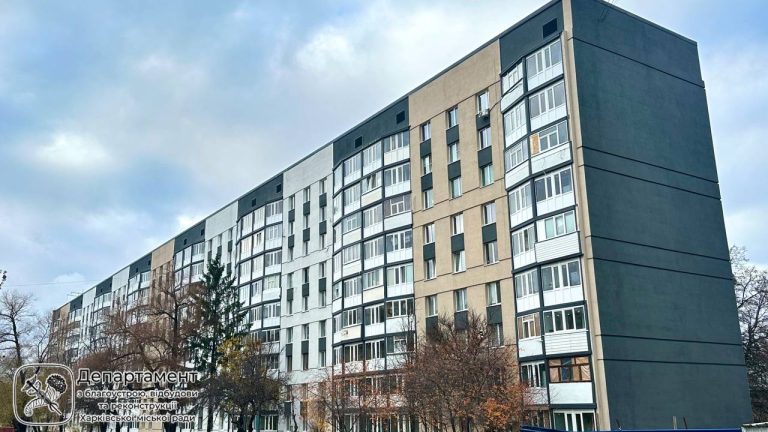 Восстановление поврежденного дома на Салтовке: что уже сделали (фото)