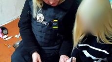 Напився і почав загрожувати 16-річній доньці: у справі розбиралися поліцейські