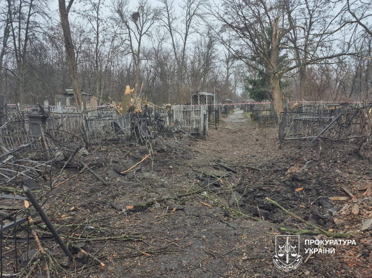Воюють із померлими. У Харкові росіяни вдарили КАБом по цвинтарю
