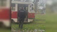 Подростки в Харькове проехались снаружи трамвая: как отреагировала полиция