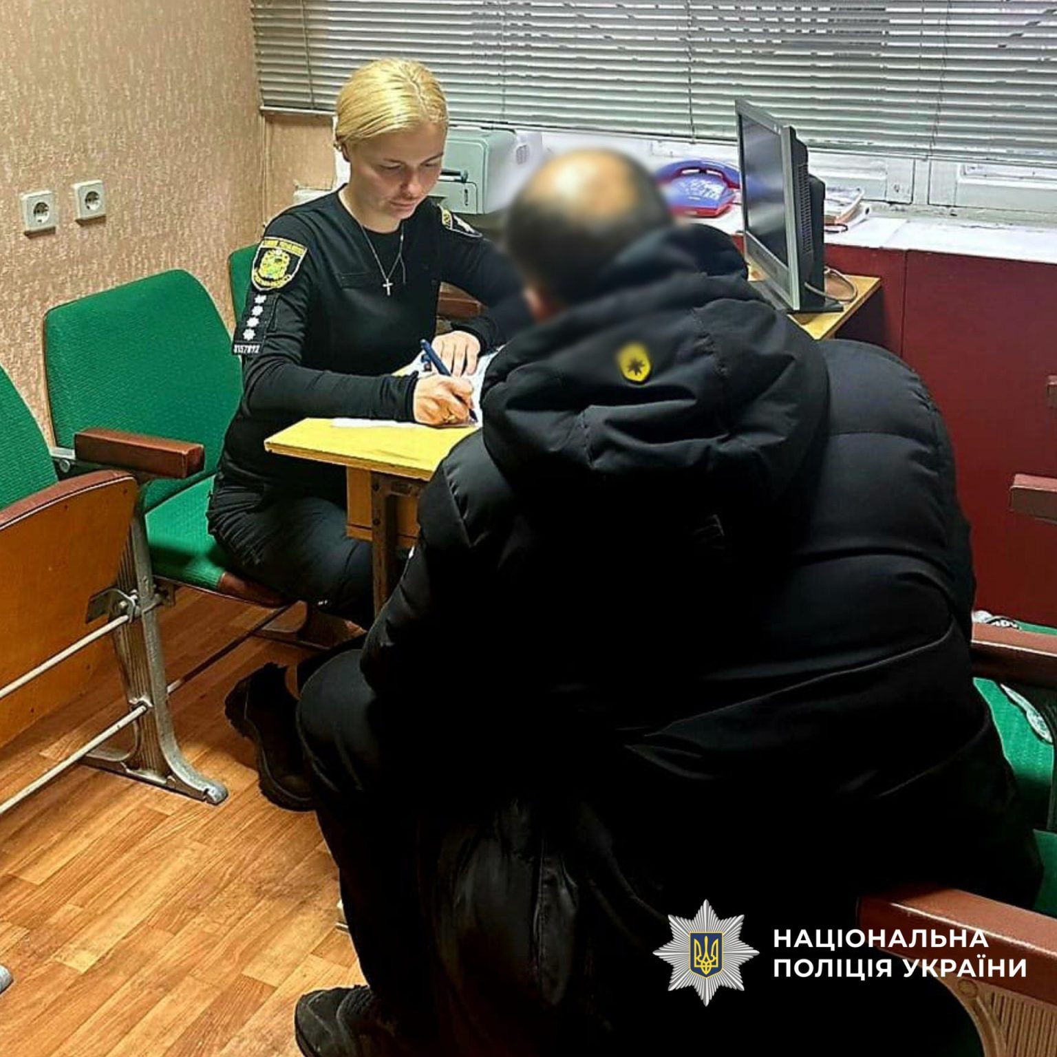 Поліціянти впіймали харків’янина, що пограбував пенсіонера у переході метро