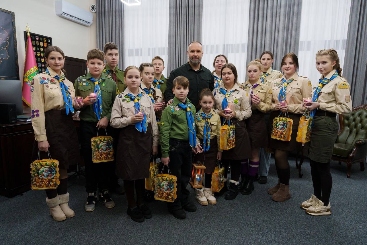 «Символ несокрушимости и веры». На Харьковщину привезли Вифлеемский огонь 📷