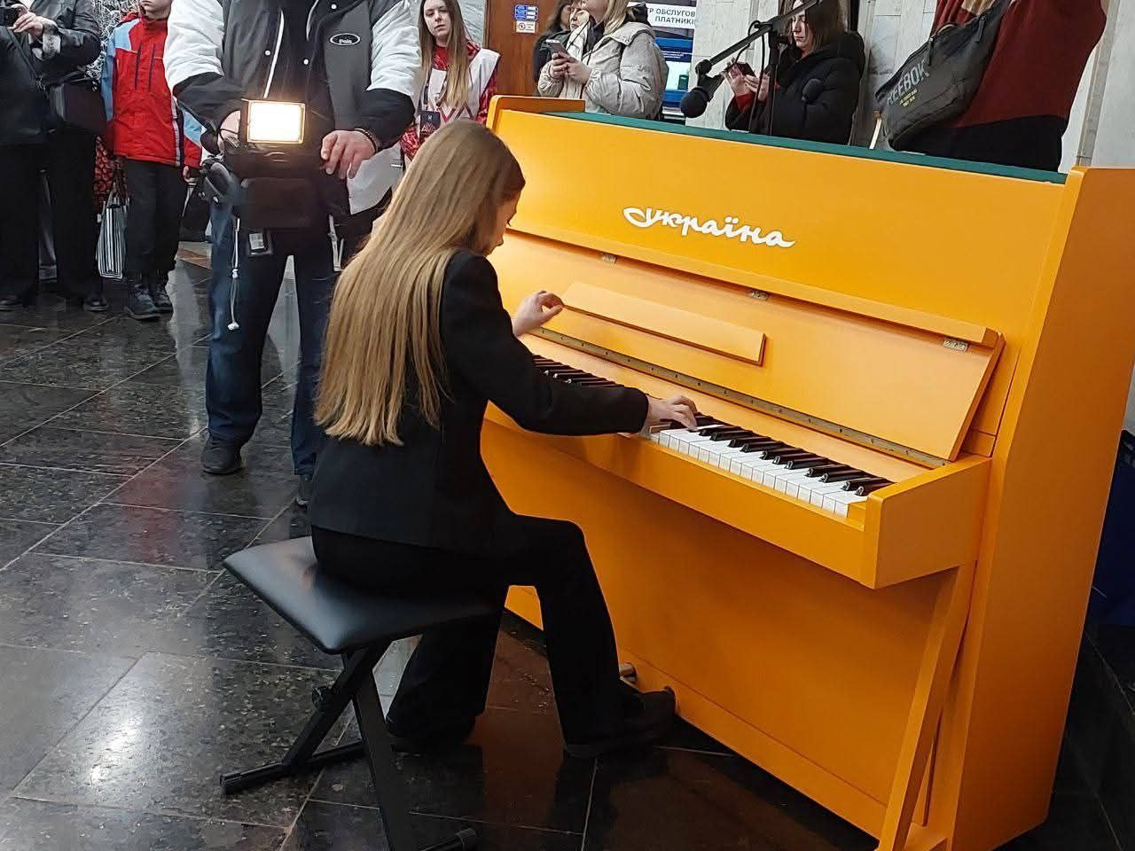 Врятували з Бахмута: у харківській підземці з’явився унікальний інструмент