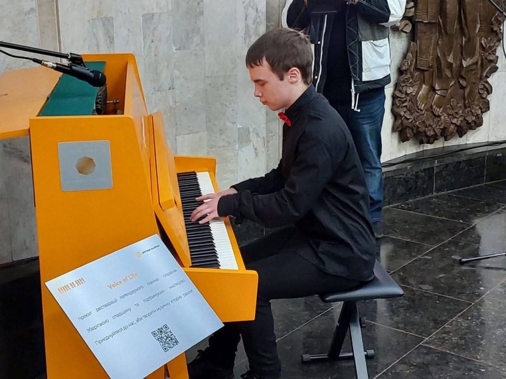 Пианино в Харьков привезли из Бахмута