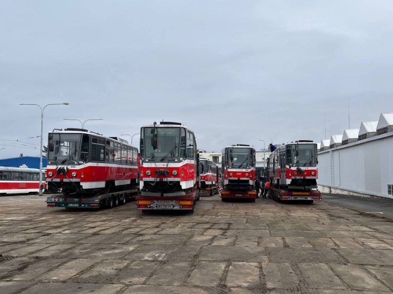 «Было непросто»: мэр похвастался обновленным парком электротранспорта (фото)