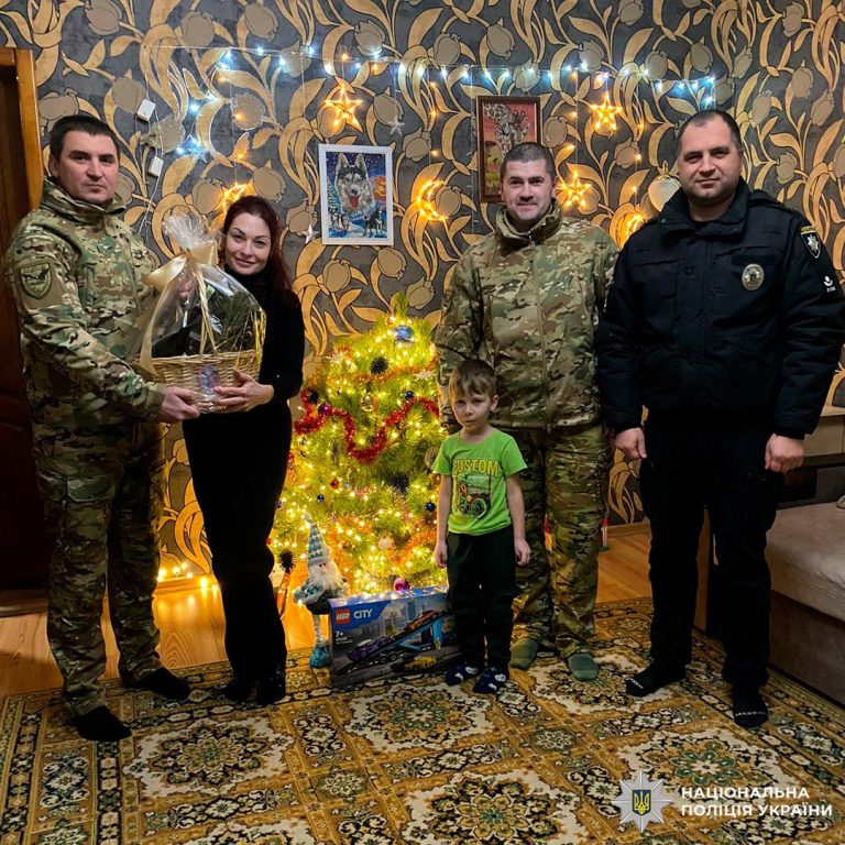 «Они не забыты»: копы поздравили с Рождеством семьи погибших побратимов