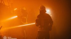 Пожар на территории предприятия в Харькове тушили 45 спасателей (фото)