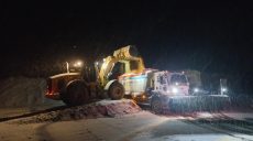 Харьковщину заснежило: ситуация на дорогах (фото)