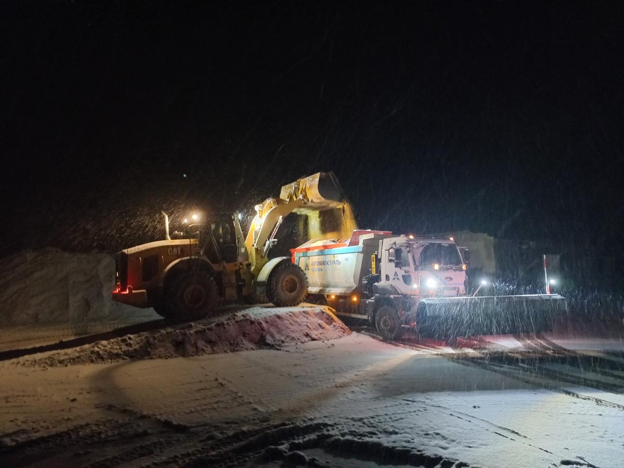 Харківщину засніжило: ситуація на дорогах (фото)