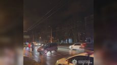 В Харькове мужчина перебегал дорогу и попал под колеса Volkswagen (фото)