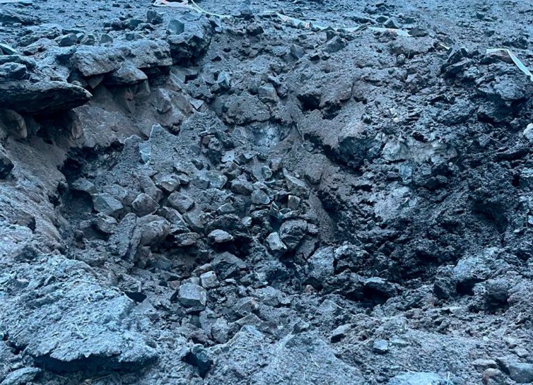 Удар ракеты по трассе около Золочева: дорожники ликвидировали разрушения