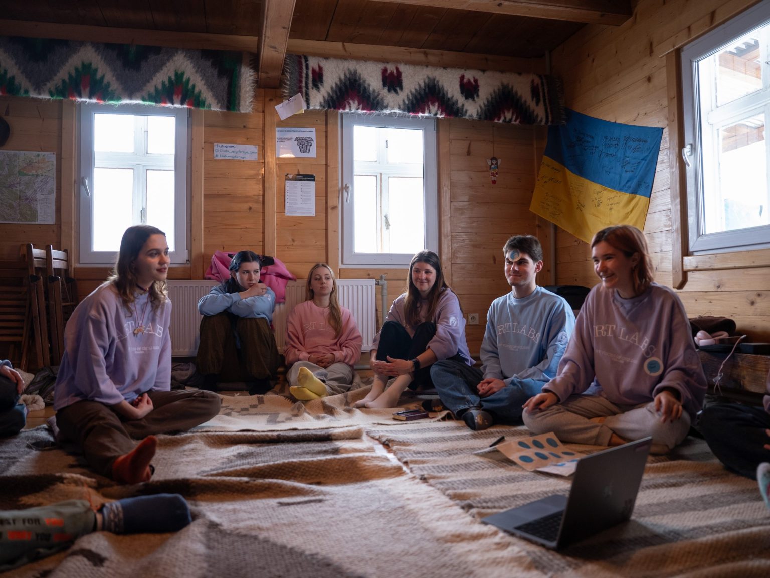 Почему ребенок не «перерастет» травму и как ему помочь: советы психологов