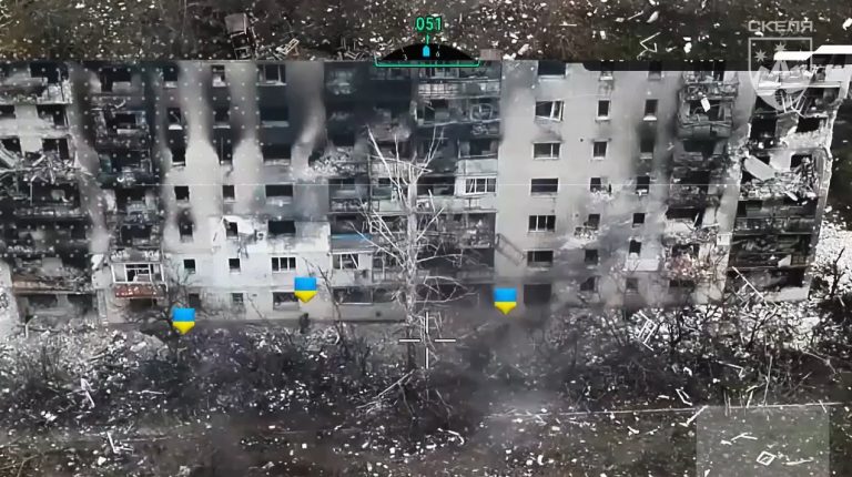 Взорвали дом: зачистку стратегического микрорайона Купянска показали в ВСУ 📹