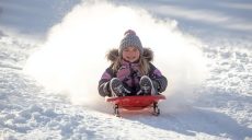 Родителей предупредили об опасной горке в Харькове (видео)