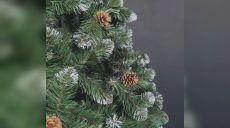 Сколько в Харькове стоят искусственные елки: цены за год выросли – мэрия