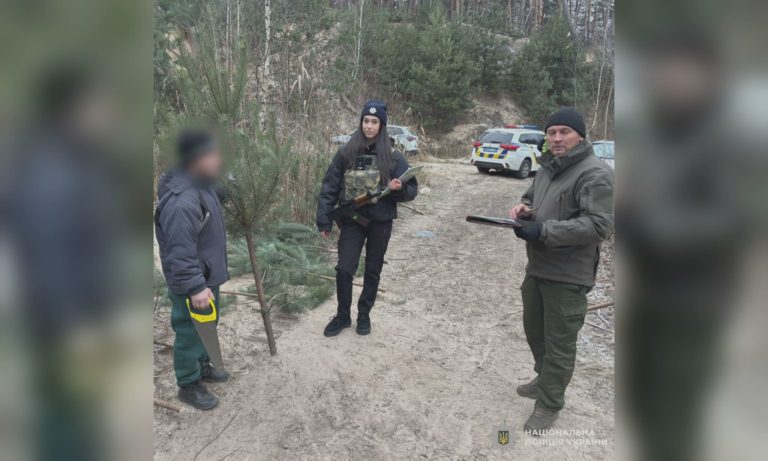 Срезал около 60 елок в Харькове: полиция открыла дело