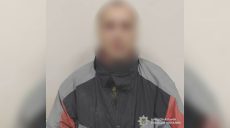 На вулиці в Харкові пограбували жінку, яка гуляла з дитиною