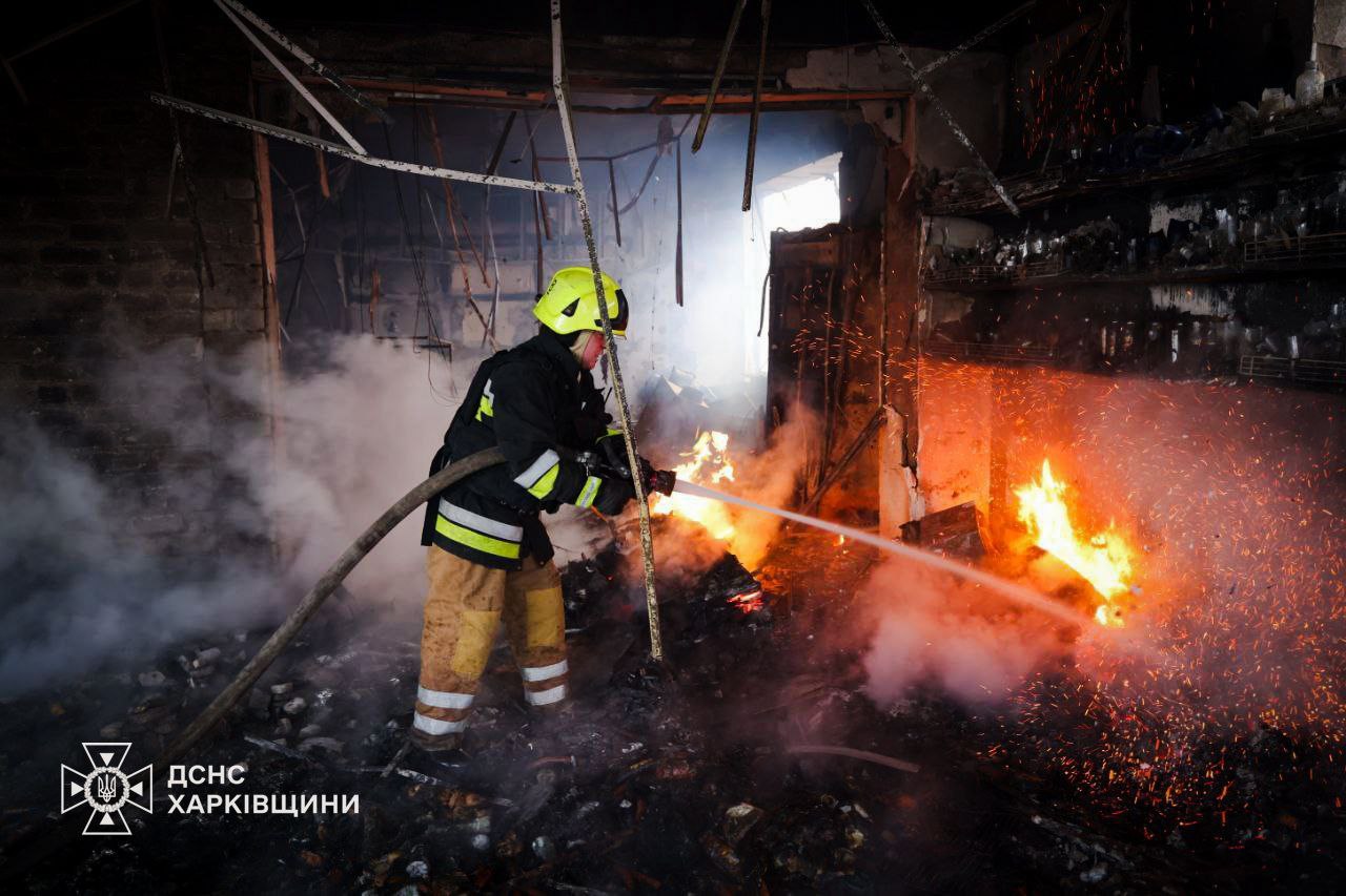 Массированные удары БпЛА по Харьковщине: попадание по АЗС, пожары (фото)