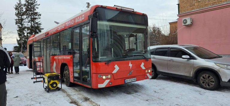 ЦНАП в автобусе работает в Харькове после прилета КАБ (фото)