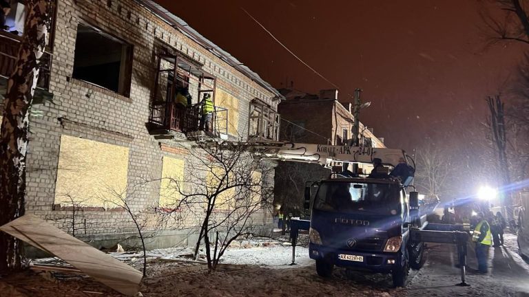 Удар КАБом по Клочковской: подсчитали, сколько домов повреждено (фото)