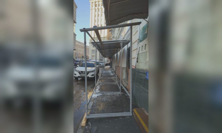 Для защиты пешеходов от сосулек: что устанавливают в Харькове (фото)