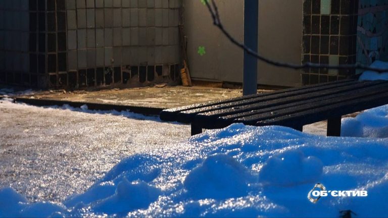 Гололед: ситуация в Харькове, как расчищают дороги области (фото, видео)