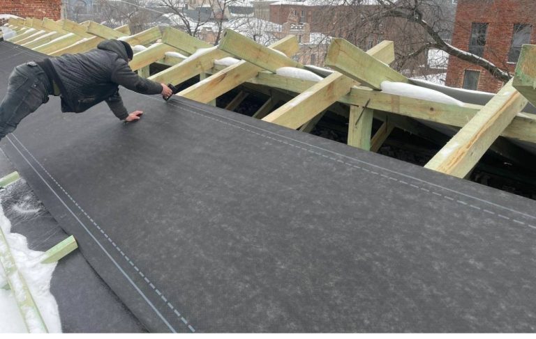 Харків відновлюється: у мерії показали, які будинки ремонтують