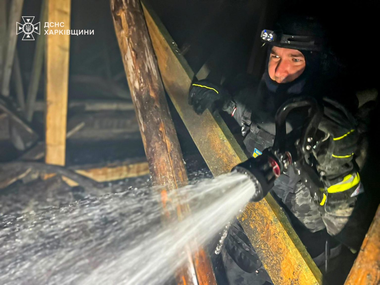 Ночной удар по Великому Бурлуку: после ударов БпЛА возник пожар (фото)