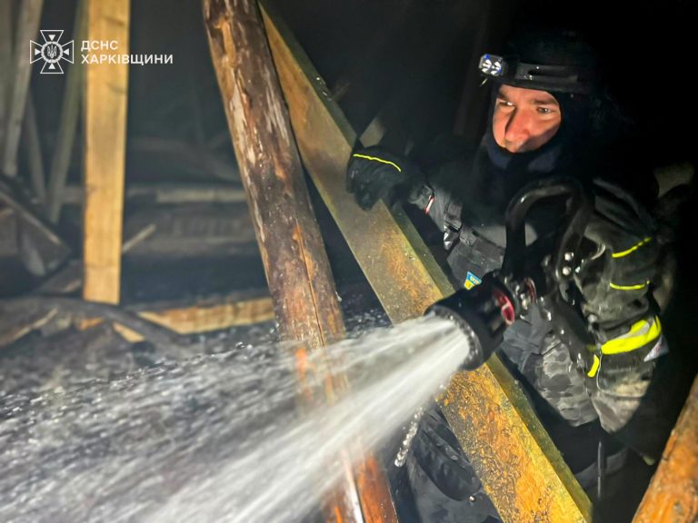 Ночной удар по Великому Бурлуку: после ударов БпЛА возник пожар (фото)