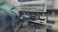 Смертельна аварія на Харківщині: зіткнулися легковик і вантажівка (фото)