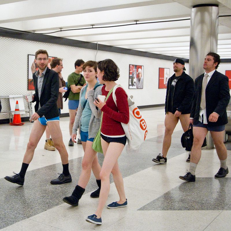 Без штанів у США