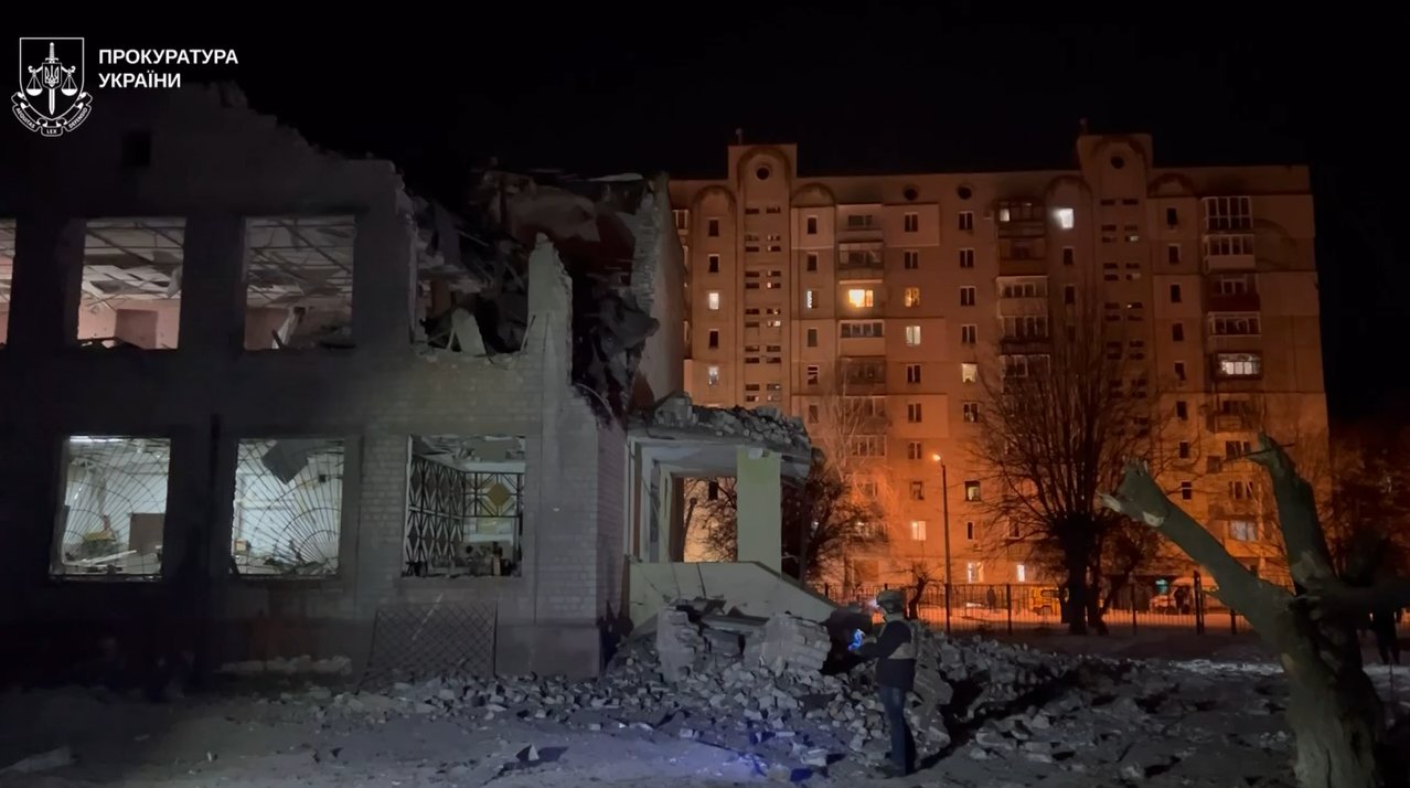 Ракетный удар по Харькову: город частично без света, останавливалось метро