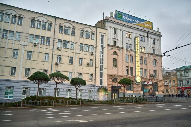 ХАЦ заблукав у чотирьох соснах? Деталі про дорогі “пінії” в Харкові