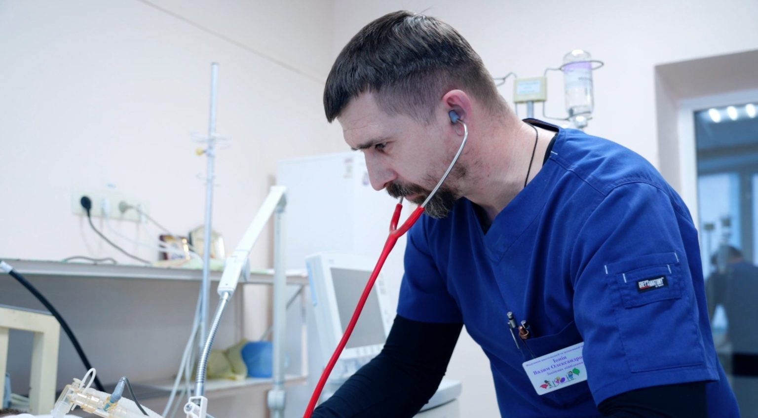 Стан важкий: понад три години оперували хлопчика, пораненого ворогом