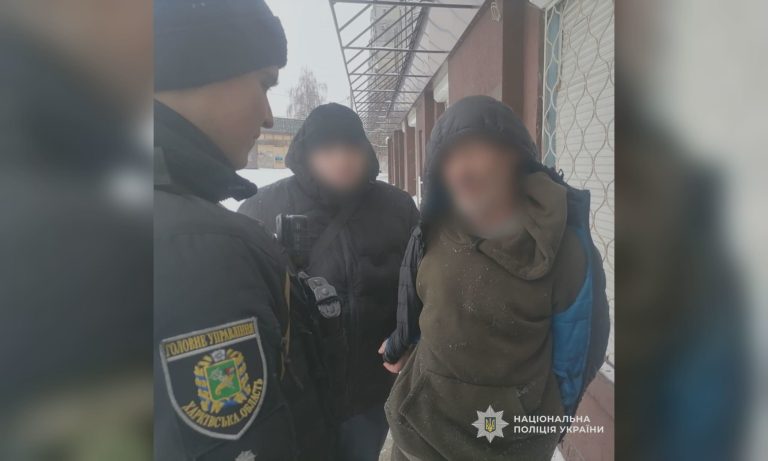 В Харькове мужчина ударил ножом знакомого и спрятался в подъезде – полиция